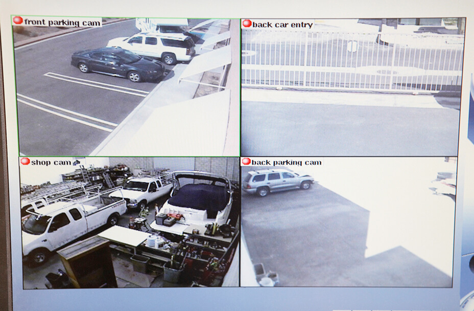 防犯カメラで映像をとっているイメージ