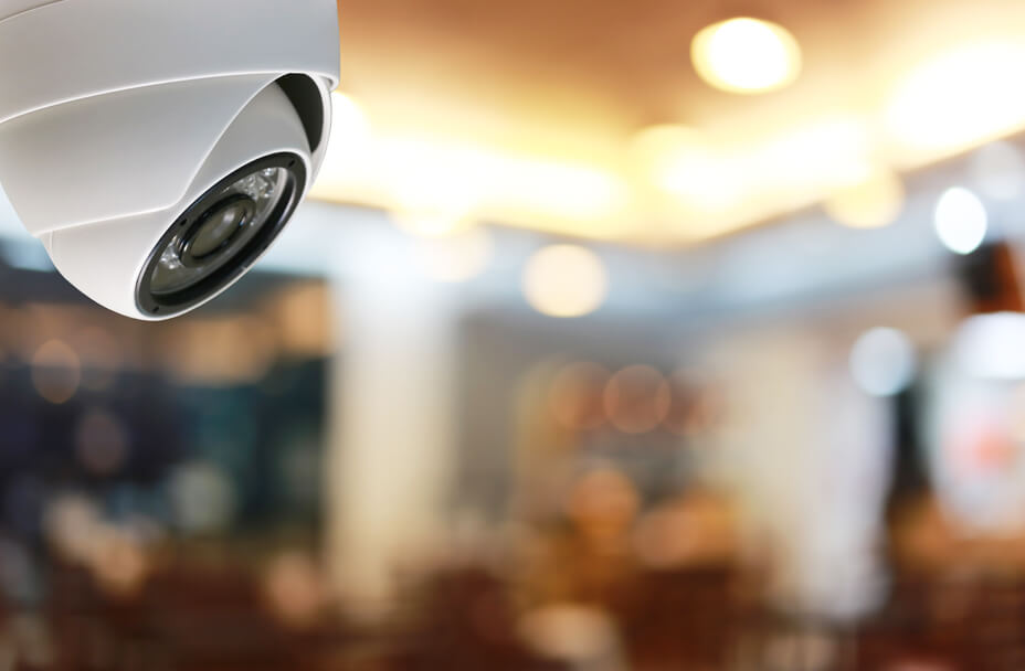 店内を防犯カメラで守っているイメージ