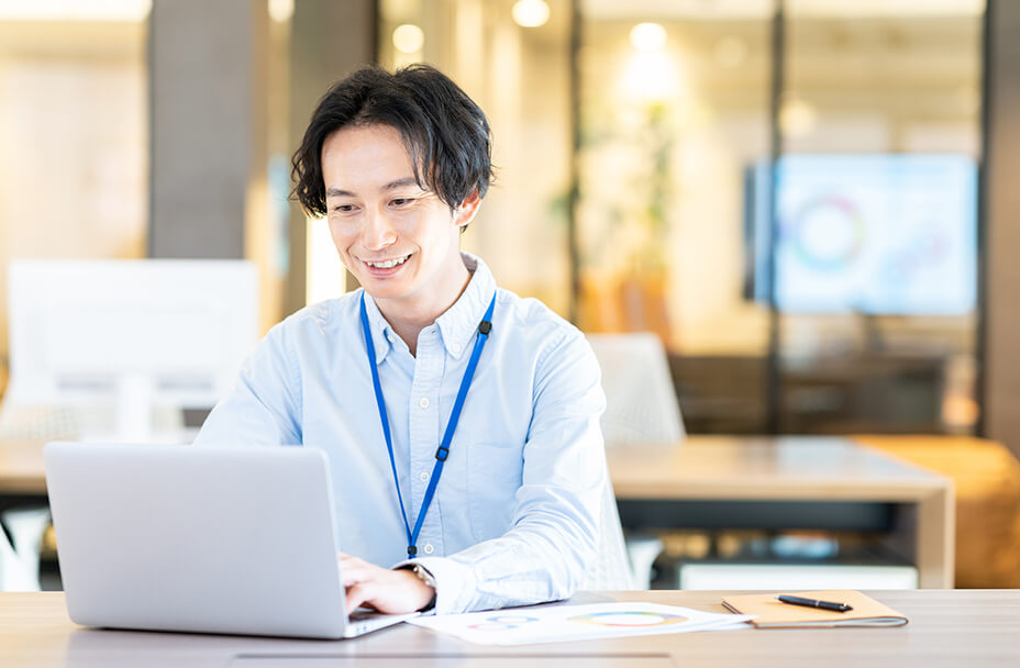 店内を防犯カメラで守っているイメージ