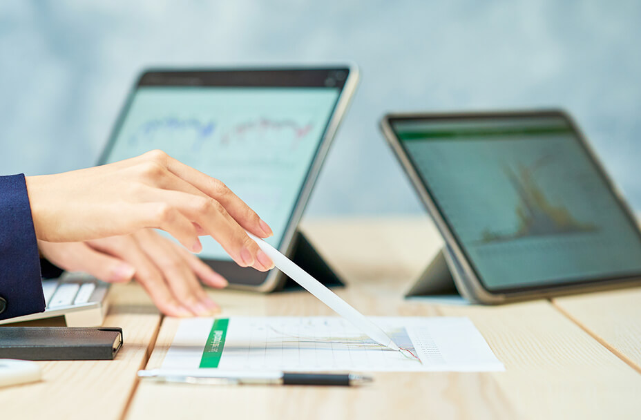 データ分析しているイメージ